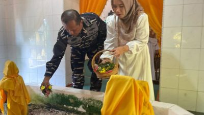 ziarah ke makam tokoh besar Melayu, Raja Haji Fisabilillah, Engku Putri Raja Hamidah, dan Raja Ali Haji di Pulau Penyengat, Kota Tanjungpinang