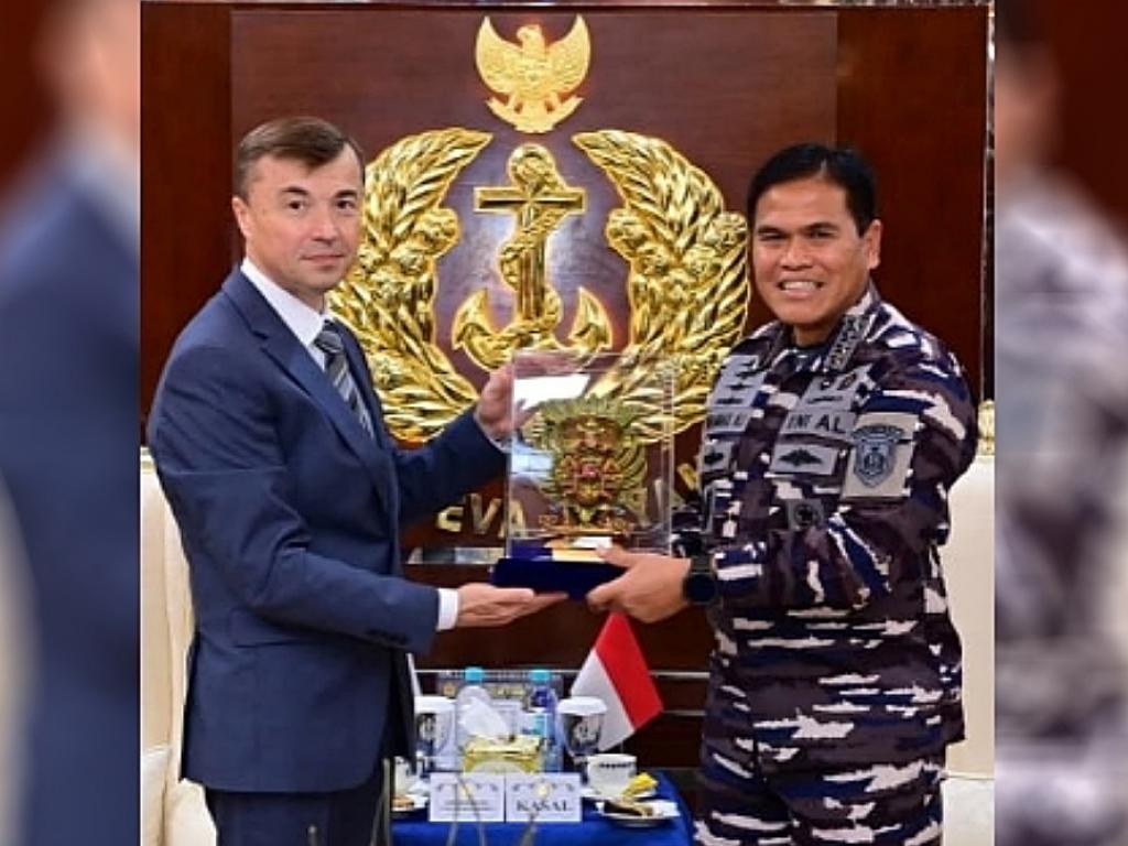 Kepala Staf Angkatan Laut (Kasal) Republik Indonesia, Laksamana TNI Dr. Muhammad Ali, menerima kunjungan kehormatan Duta Besar Federasi Rusia untuk Indonesia, H.E. Sergei Gennadievich Tolchenov