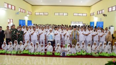 PERINGATI HARI JADI KE-80, TNI AL GELAR KEGIATAN SOSIAL PONDOK PESANTREN