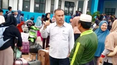 Moment Foto Anggota DPRD Provinsi Kepulauan Riau (Kepri) dari Dapil Natuna, H. Mustamin Bakri pelabuhan Penagi