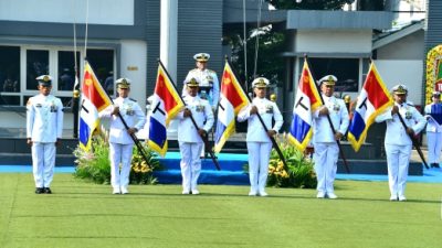 Upacara Peringatan Hari Jadi Ke-80 TNI AL yang dipimpin langsung oleh Kepala Staf Angkatan Laut (Kasal) Laksamana TNI Dr. Muhammad Ali di Lapangan Apel Arafuru, Markas Komando Armada RI