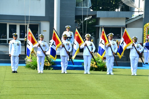 Upacara Peringatan Hari Jadi Ke-80 TNI AL yang dipimpin langsung oleh Kepala Staf Angkatan Laut (Kasal) Laksamana TNI Dr. Muhammad Ali di Lapangan Apel Arafuru, Markas Komando Armada RI