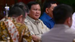 Presiden Prabowo Subianto memanggil sejumlah anggota Kabinet Merah Putih ke kediaman pribadinya, Jalan Kertanegara, Jakarta, Minggu (05/10/2025) malam.