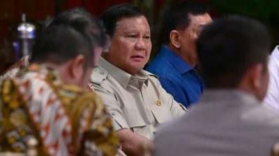 Presiden Prabowo Subianto memanggil sejumlah anggota Kabinet Merah Putih ke kediaman pribadinya, Jalan Kertanegara, Jakarta, Minggu (05/10/2025) malam.