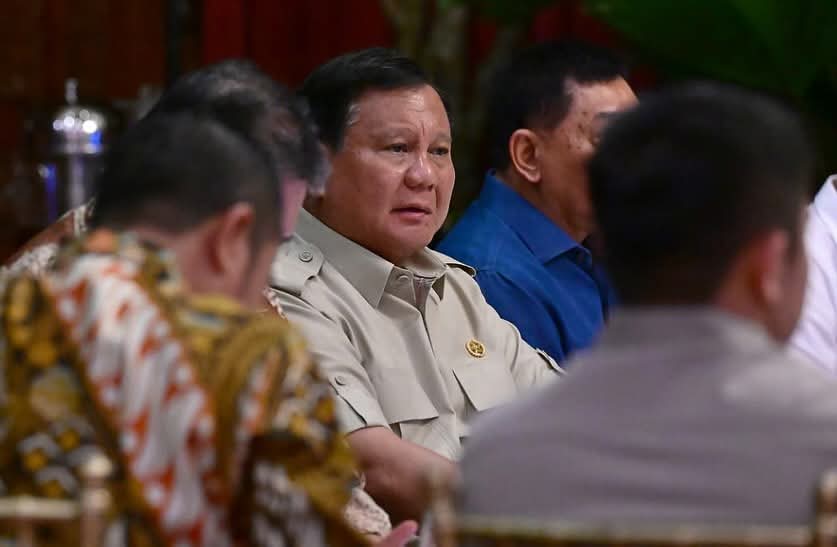 Presiden Prabowo Subianto memanggil sejumlah anggota Kabinet Merah Putih ke kediaman pribadinya, Jalan Kertanegara, Jakarta, Minggu (05/10/2025) malam.