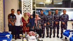 Kepala Staf Angkatan Laut (Kasal) Laksamana TNI Dr. Muhammad Ali, S.E., M.M., M.Tr.Opsla., didampingi Sekretaris Kabinet (Seskab) Letnan Kolonel Teddy Indra Wijaya