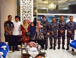 Kasal dan Seskab Serahkan Santunan Presiden untuk Keluarga Prajurit Gugur, Dampingi Pangkormar