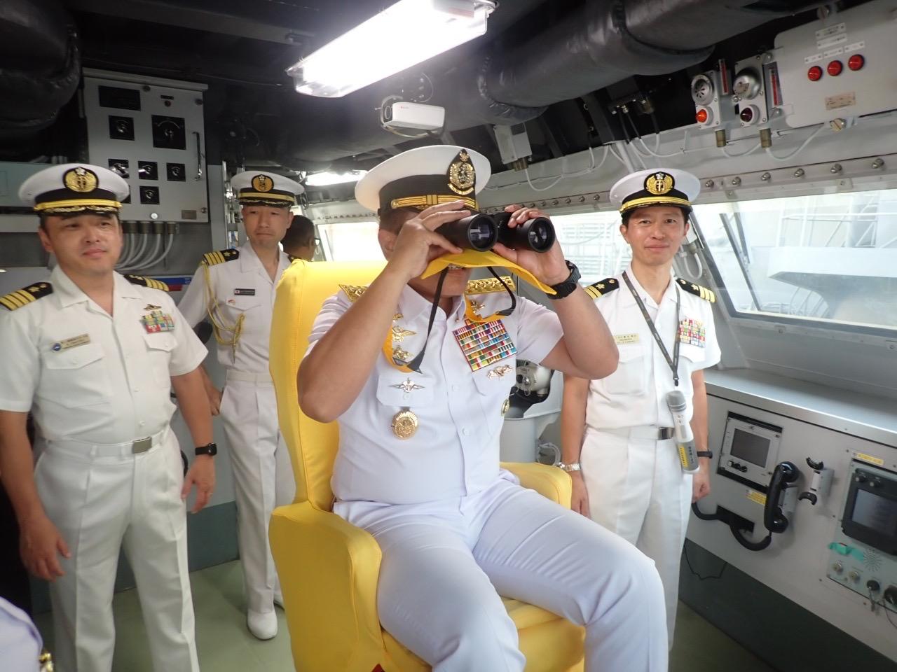 Kepala Staf AL (Kasal) Laksamana TNI Dr. Muhammad Ali secara langsung meninjau dan mempelajari dua aset teknologi mutakhir Japan Maritime Self-Defence Force (JMSDF) foto DispenAL