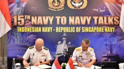 TNI Angkatan Laut (TNI AL) dan Republic of Singapore Navy (RSN) sukses menggelar Navy-to-Navy Talks (NTNT) ke-15.
