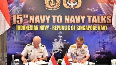 TNI Angkatan Laut (TNI AL) dan Republic of Singapore Navy (RSN) sukses menggelar Navy-to-Navy Talks (NTNT) ke-15.