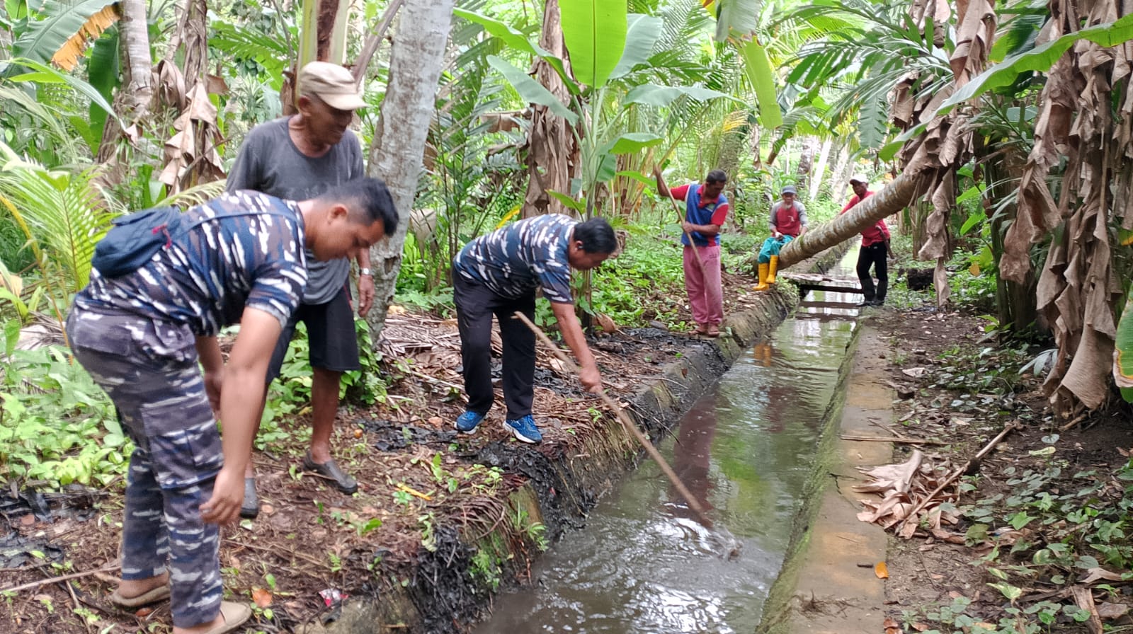 kegiatan sosial bagi warga Pulau Midai, Kabupaten Natuna.