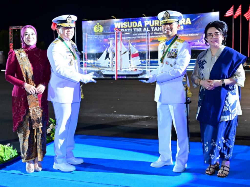 Kepala Staf Angkatan Laut (Kasal) Laksamana TNI Dr. Muhammad Ali memimpin secara langsung Upacara Wisuda Purna Wira (WPW) Perwira Tinggi (Pati) TNI AL Tahun 2025