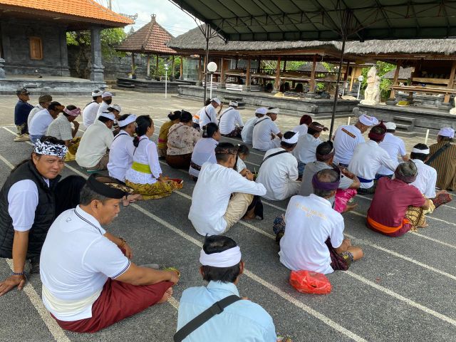 akses menuju pura telah terbuka dan situasi berlangsung aman dan kondusif.