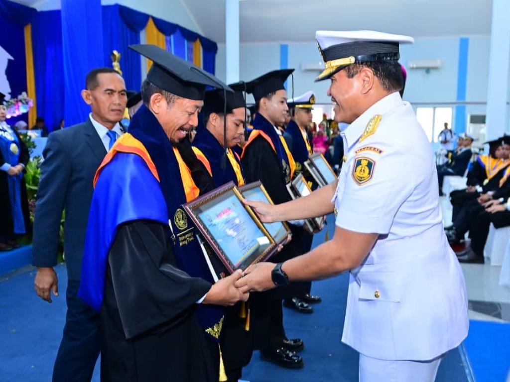 Kepala Staf Angkatan Laut (Kasal) Laksamana TNI Dr. Muhammad Ali menegaskan komitmen TNI AL dalam mencetak sumber daya manusia (SDM)