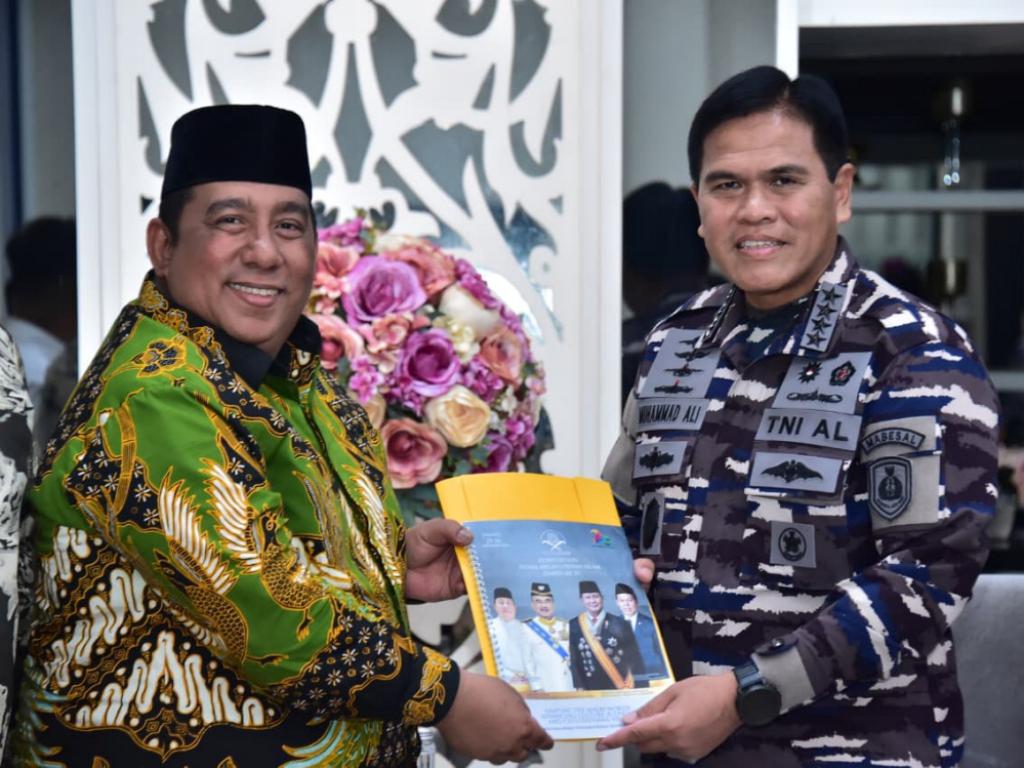 Kepala Staf Angkatan Laut (Kasal) Laksamana TNI Dr. Muhammad Ali menerima kunjungan silaturahmi dari perwakilan organisasi Dunia Melayu Dunia Islam