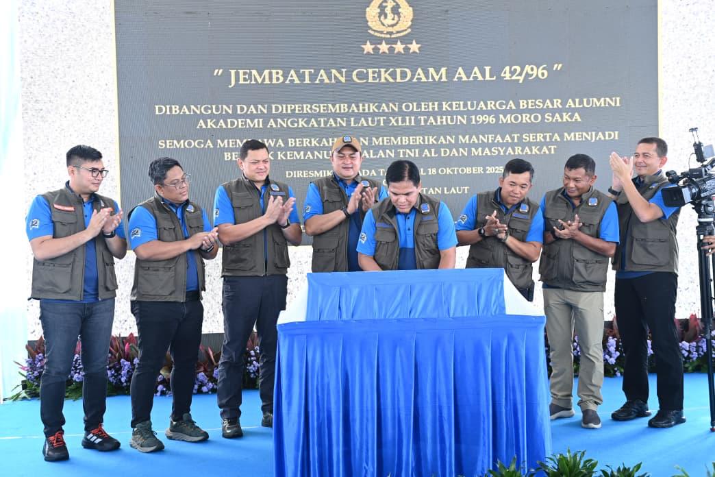 Inisiatif Laksamana TNI Dr. Muhammad Ali ini menjadi blueprint bagi pembangunan sinergi TNI-Rakyat yang lebih solid