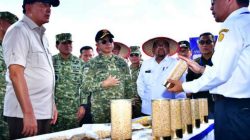 Keberhasilan ini ditandai dengan panen perdana komoditas kedelai di Pemukiman TNI AL