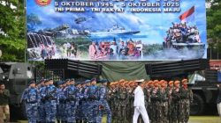 Pesan Panglima TNI Bergema di Perbatasan, Upacara Parade HUT ke-80 TNI di Natuna Diwarnai Pemberian Satyalancana