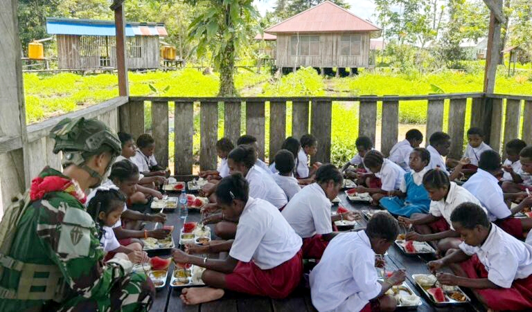 Satuan Tugas Pengamanan Perbatasan (Satgas Pamtas) RI-PNG Mobile Yonif 733/Masariku