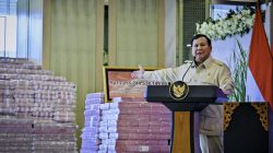 Presiden Prabowo Subianto menyampaikan sambutannya di Gedung Utama Kompleks Kejaksaan Agung RI, Jakarta, pada Senin, 20 Oktober 2025. (Foto: BPMI Setpres)