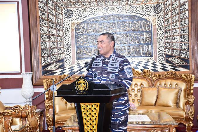 Laksamana Muda TNI Fauzi, S.E., M.M., M.Tr.Opsla., M.Han.