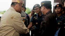 Di Bawah Rintik Hujan, Kaskoarmada I dan Pimpinan Daerah Sambut Ahmad Muzani dengan Tepung Tawar