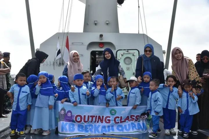 Kegiatan Outing Class yang diikuti oleh KB Berkah Qur’an dan TK Islam Al Wardah ke Mako Satuan Kapal Patroli (Satrol) Kodaeral XII pada Rabu (12/11)