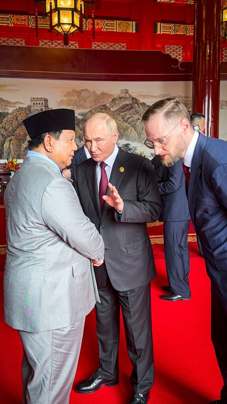 Presiden Republik Indonesia, Prabowo Subianto, mengadakan pertemuan khusus dengan Presiden Federasi Rusia, Vladimir Putin, di sela kunjungan kerjanya menghadiri perayaan 80 Tahun Kemenangan Perang Perlawanan Rakyat Tiongkok di Beijing, Republik Rakyat Tiongkok, pada Rabu, 3 September 2025.