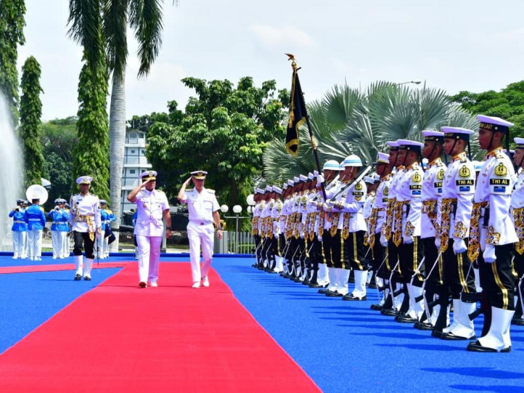 Kepala Staf TNI Angkatan Laut (Kasal), Laksamana TNI Dr. Muhammad Ali, menerima kunjungan kehormatan Kepala Staf Angkatan Laut Spanyol