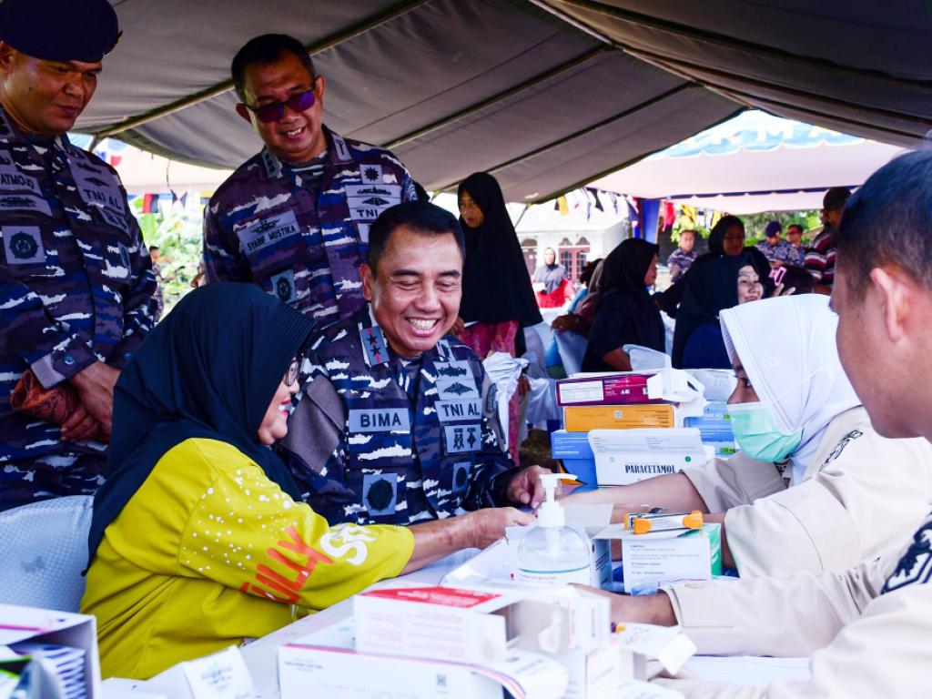 Panglima Komando Armada I (Pangkoarmada I), Laksamana Muda TNI Haris Bima Bayuseto, memimpin secara langsung Upacara Penutupan Tentara Manunggal Membangun Desa