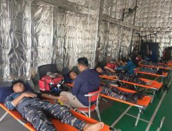 Wujud Nyata di Ujung Timur Indonesia: Bakti Sosial KRI Teluk Calang 524 Perkuat Stok Darah dan Sinergi dengan Warga Merauke