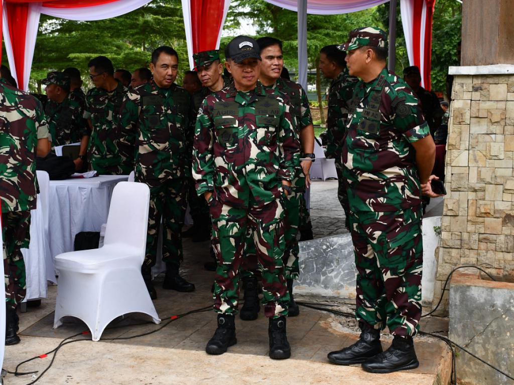 Panglima Komando Armada I (Pangkoarmada I) Laksamana Muda TNI Haris Bima Bayuseto, S.E., M.Si., M.Tr.Opsla. menghadiri kegiatan Gladi Model Latihan Integrasi TNI Tahun 2025 yang berlangsung di Danau Akademi TNI, Cilangkap, Rabu (12/11/2025).