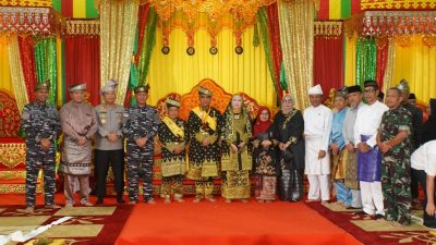 Dankodaeral IV Laksmana Muda TNI Berkat Widjanarko S.E., M.Tr.Opsla menghadiri Penanugerahan Gelar Kebesaran Adat melayu “Datok Seri Diwangsa Wira Perdana” dari Lembaga Adat Melayu (LAM) Kepulauan Riau