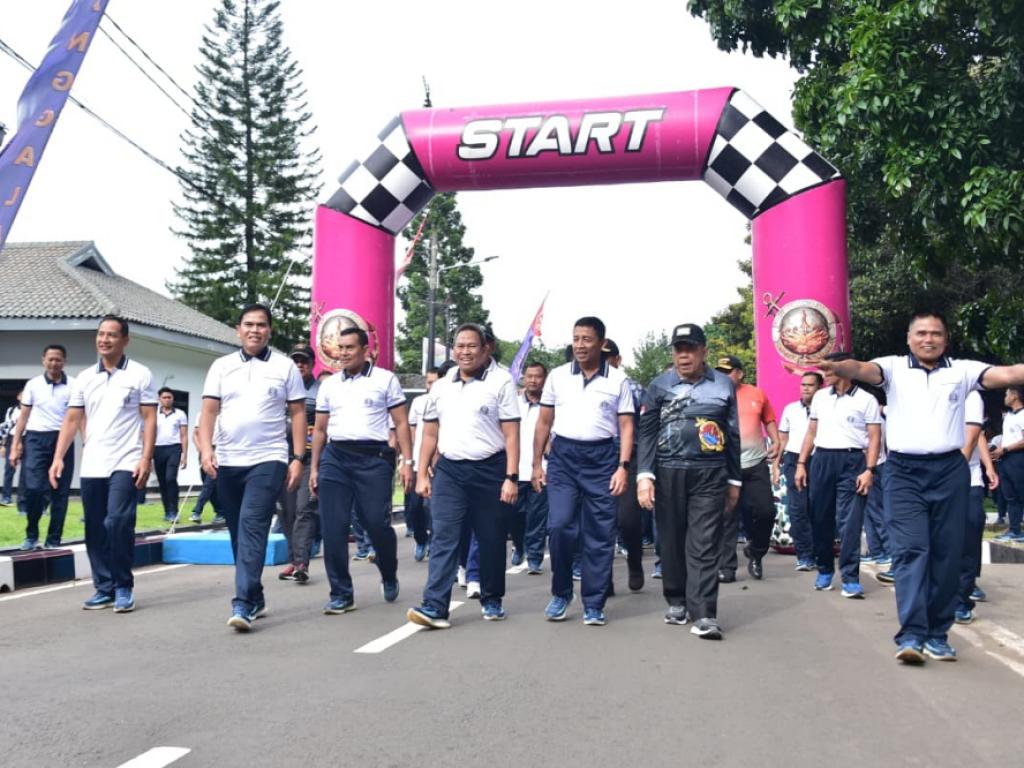 Olahraga Bersama Prajurit Petarung Marinir di Kesatrian Marinir Cilandak