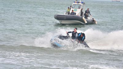 Pecahkan Rekor Muri Menyeberangi Selat Sunda Dengan Jetski, Lanal Banten Dukung Fasilitas Dermaga Dan Unsur PAM Laut