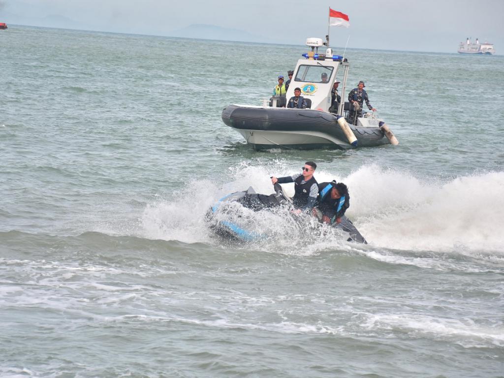 Pecahkan Rekor Muri Menyeberangi Selat Sunda Dengan Jetski, Lanal Banten Dukung Fasilitas Dermaga Dan Unsur PAM Laut