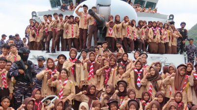 Pelatihan Dasar (Latsar) Saka Bahari yang digelar di atas KRI TOM-357