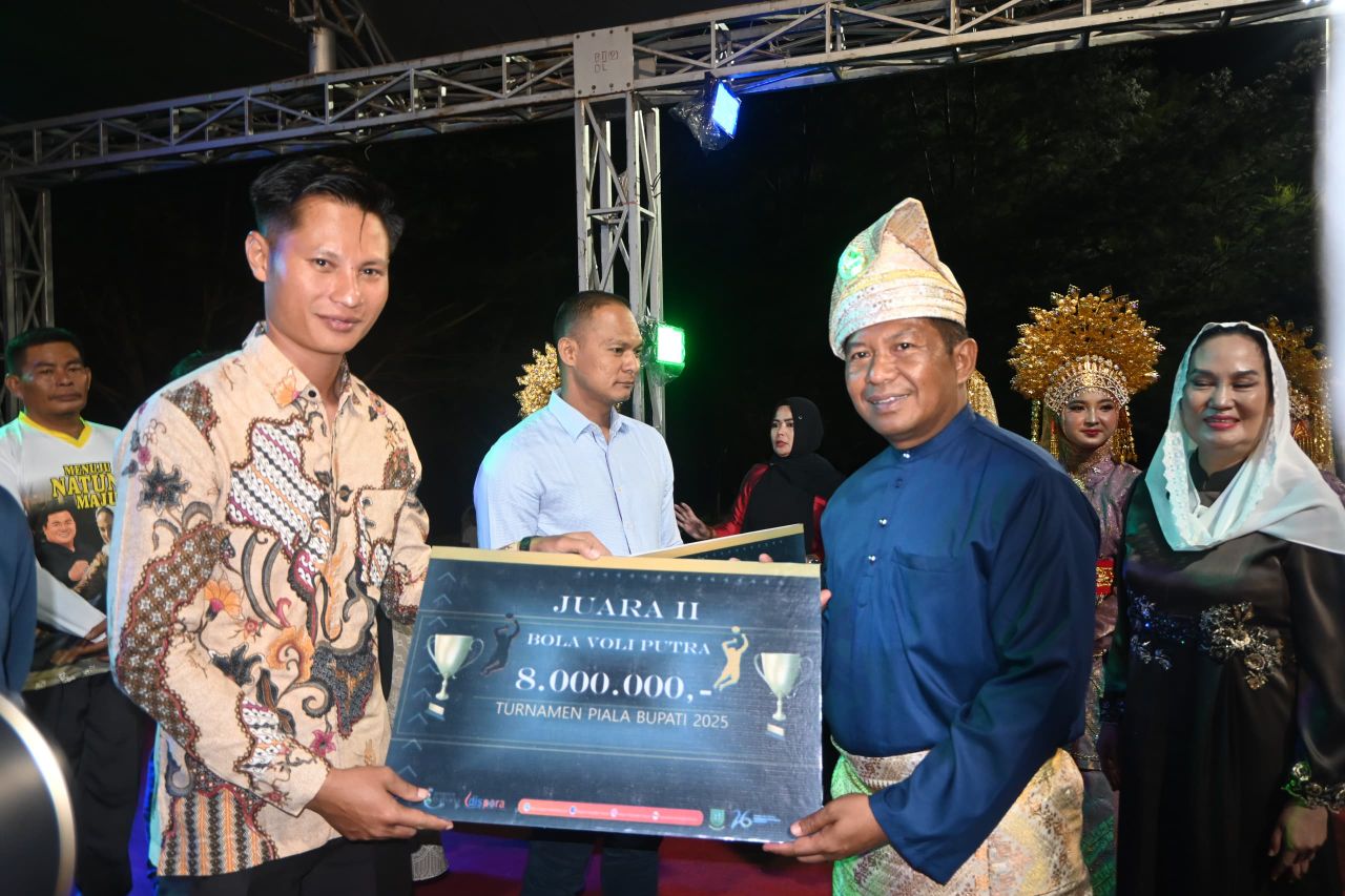 Danlanud RSA,Marsekal Pertama TNI Onesmus Gede Rai Aryadi, hadiri malam puncak HUT Natuna ke-26. Apresiasi tinggi diberikan pada pagelaran "Samudera Budaya" yang menunjukkan kekayaan seni dan semangat kolaborasi masyarakat Natuna.