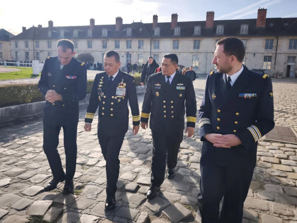 Asisten Operasi (Asops) Kasal, Laksda TNI Yayan Sofiyan, bertindak sebagai Head of Delegation (HoD) dalam serangkaian pertemuan penting di Paris pada 17-19 November 2025.