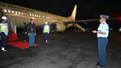 Menteri Pertahanan Republik Indonesia (Menhan RI), Jenderal TNI (Hor) Purn. Sjafrie Sjamsoeddin, tiba di Lanud Raden Sadjad, Kabupaten Natuna, Provinsi Kepulauan Riau disambut langsung Komandan Lanud RSA, Marsekal Pertama TNI Onesmus Gede Rai Aryadi, S.E., M.M., M.Han