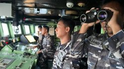 KRI Imam Bonjol 383 Laksanakan Pemantauan Kapal As Saat Patroli Di Natuna Utara
