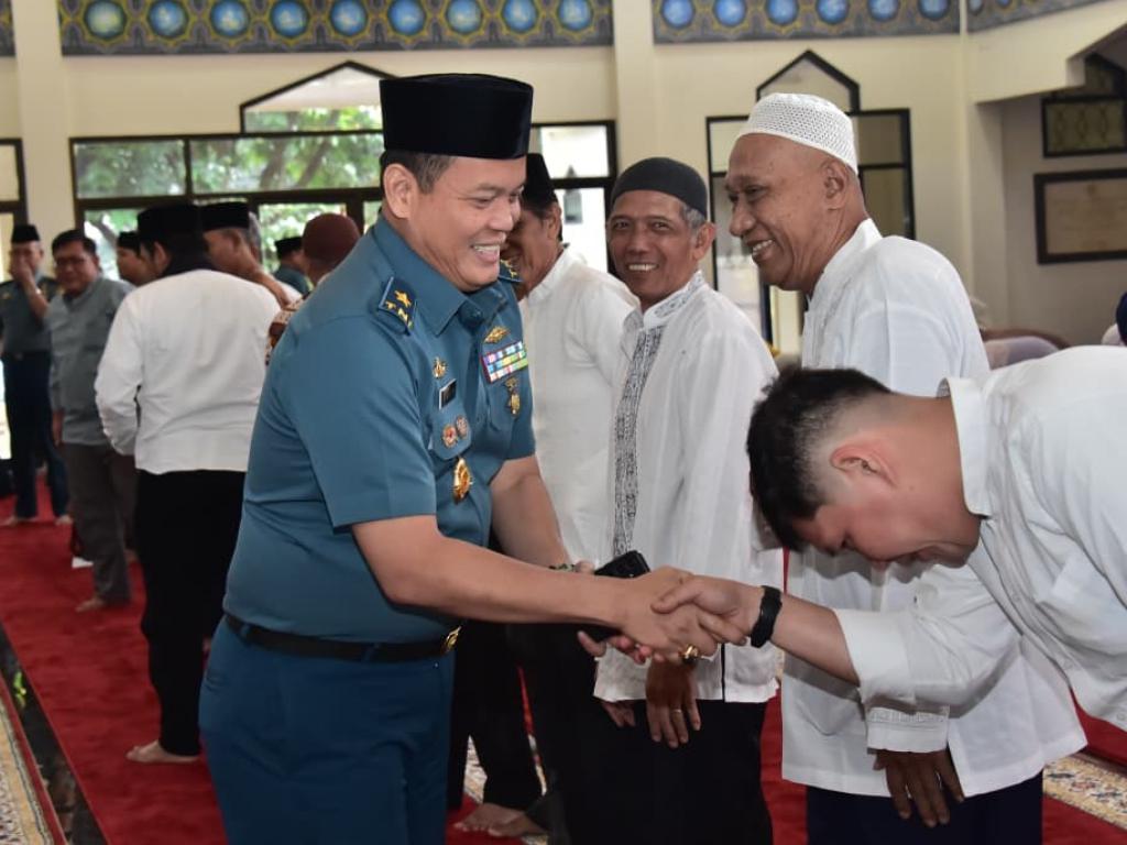 Dinas Pembinaan Mental Angkatan Laut (Disbintalal) menyelenggarakan Bimbingan Manasik Haji bagi Jamaah Calon Haji TNI AL