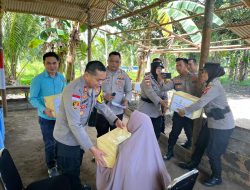 Jumat Berkah Polsek, Sepaket Sembako dan Jaket Keselamatan untuk Senyuman Warga Cemaga Selatan