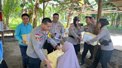 Dengar Keluh Kesah Warga, Polsek Bunguran Timur, Jumat dengan Berbagi Kebahagiaan