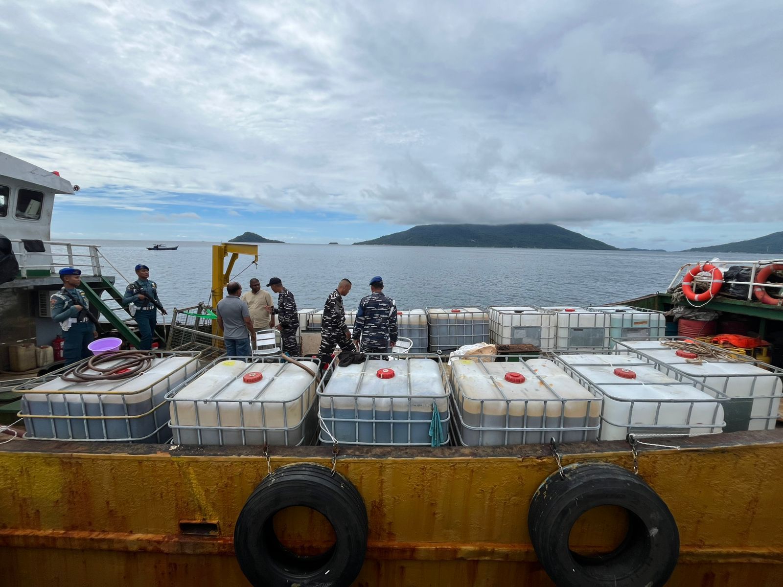 Pangkalan TNI AL (Lanal) Ranai secara resmi menerima penyerahan kapal MV. JJ 330 berbendera Malaysia