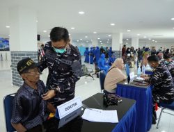 Koarmada II Perkuat Sinergi dengan Rakyat di Hari Armada RI 2025 melalui Bakti Sosial dan Program MBG