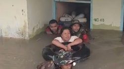 Atas Arahan Kasal Muhammad Ali, Prajurit Marinir Evakuasi Warga Terjebak Banjir Bandang Sumut