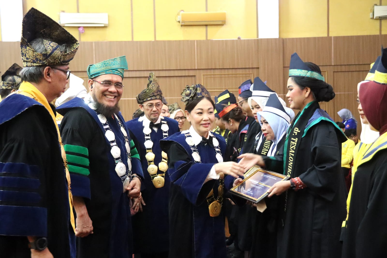 Wisuda ke-22 Universitas Batam ini tidak hanya menjadi momen kelulusan, tetapi juga sebuah awal bagi 724 sarjana,