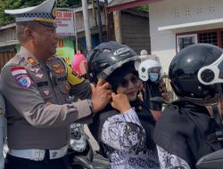 Kasat Lantas Polres Natuna Pimpin Langsung Pembagian Helm Gratis, Wujud Nyata Polisi yang Ramah dan Proaktif