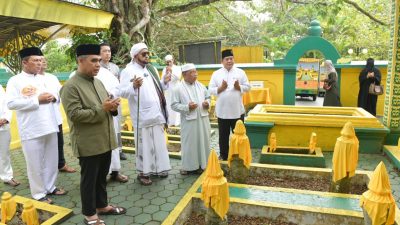 Ketua MPR RI, Ahmad Muzani, bersama tokoh ulama kondang, Habib Syech bin Abdul Qodir Assegaf, ke Pulau Penyengat, Kepulauan Riau, Jumat (14/11/2025).